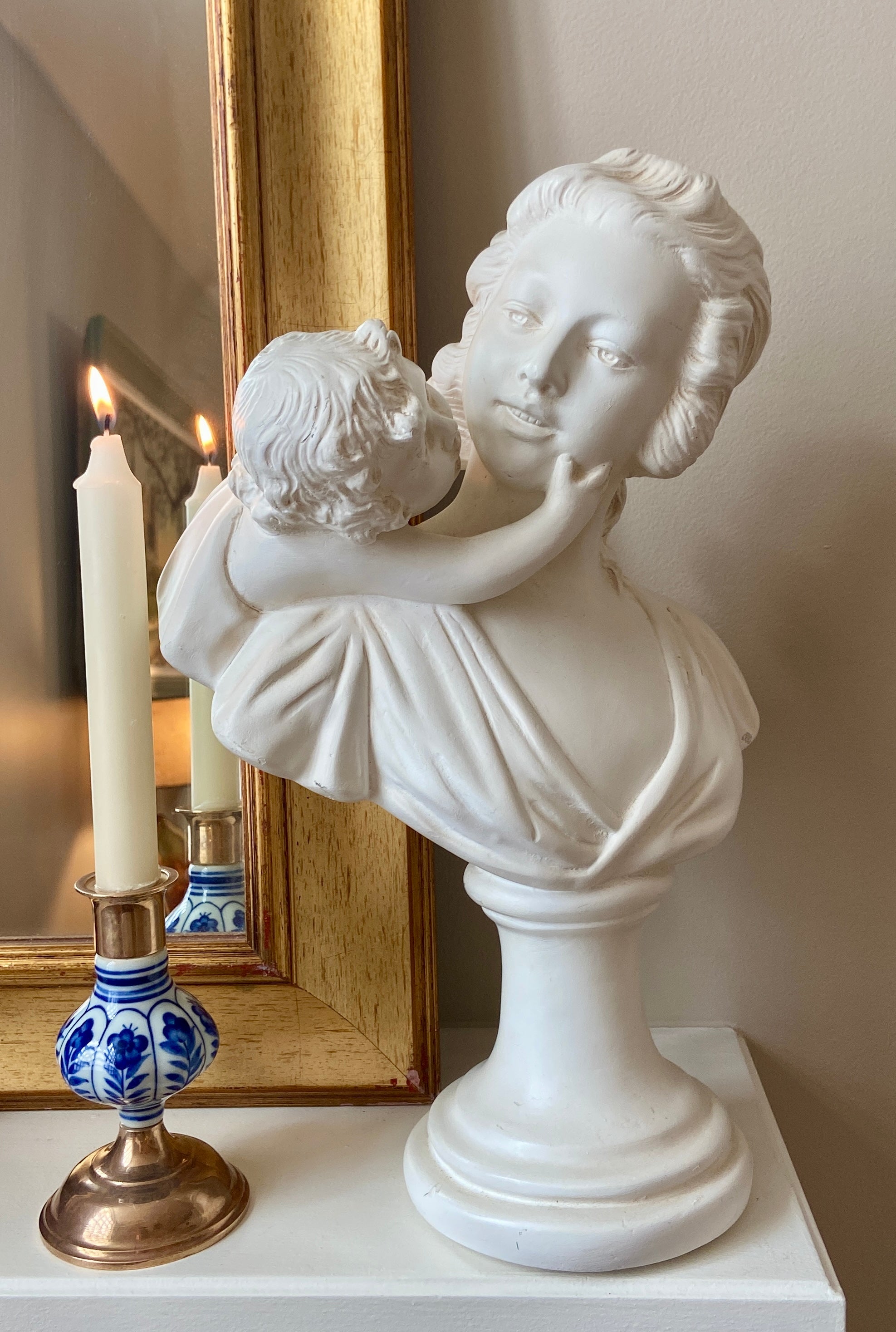 Statues, sculptures, bustes