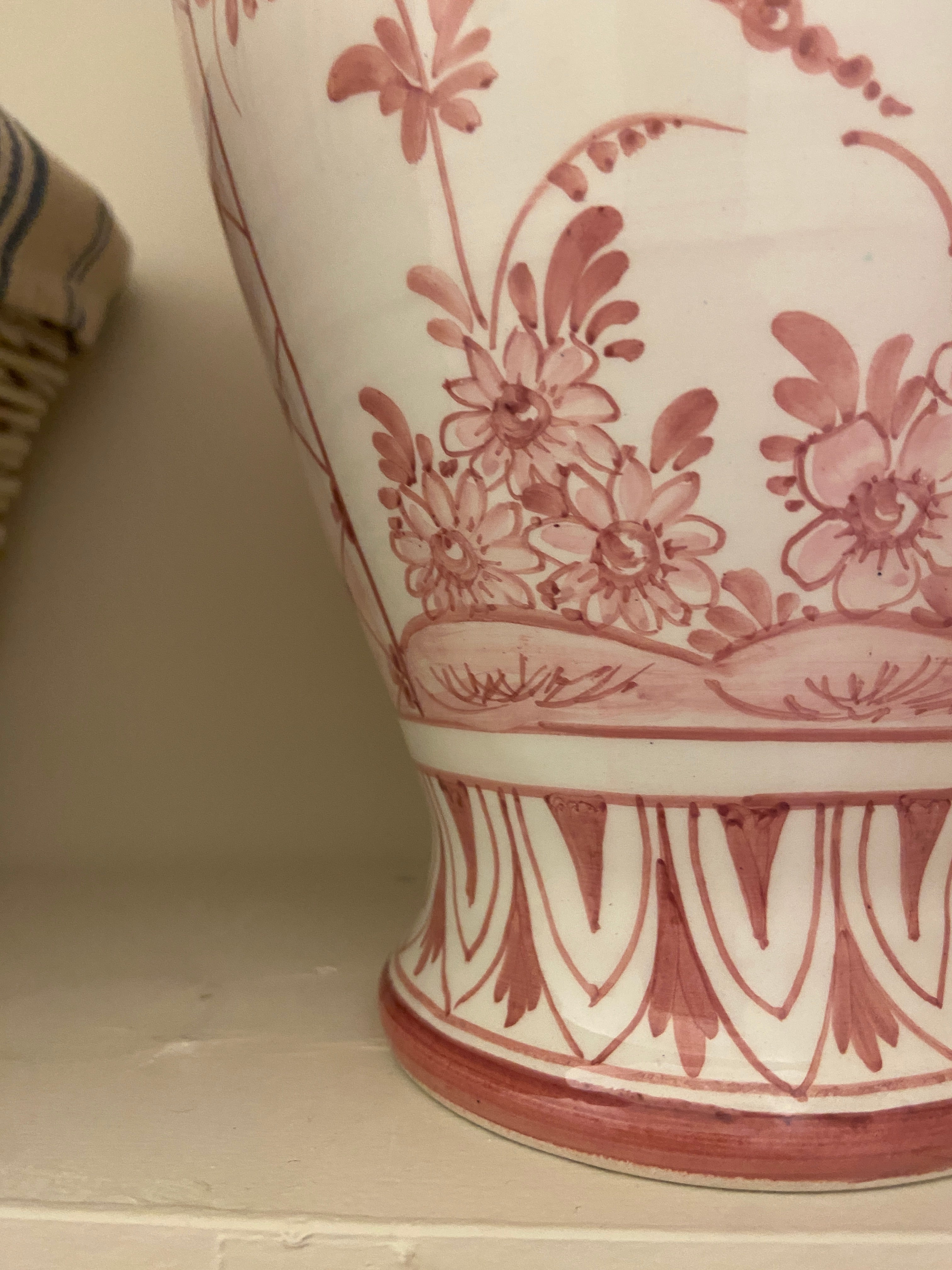 Urne peinte à la main