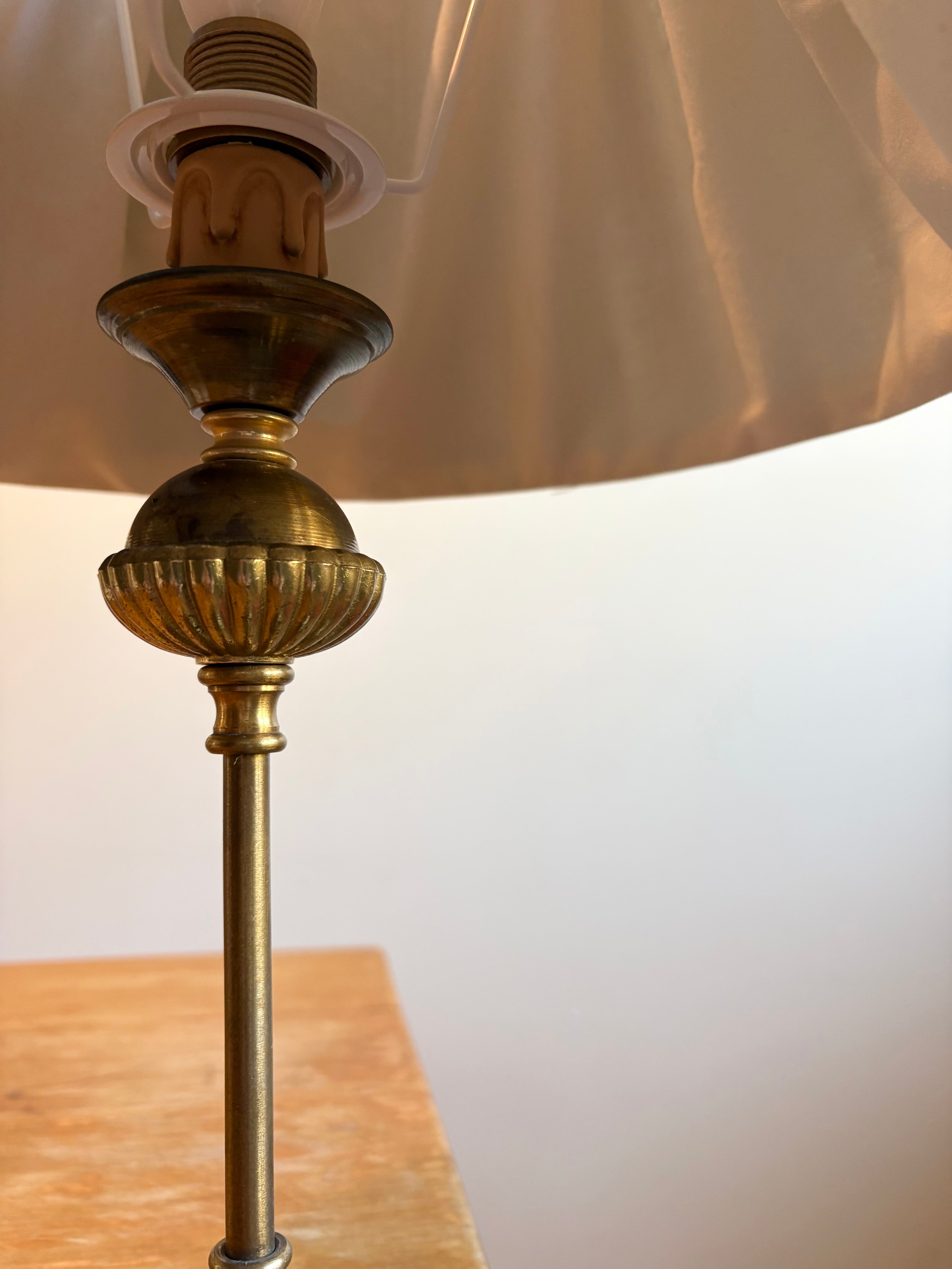 Lampe ancienne avec abat-jour tartan