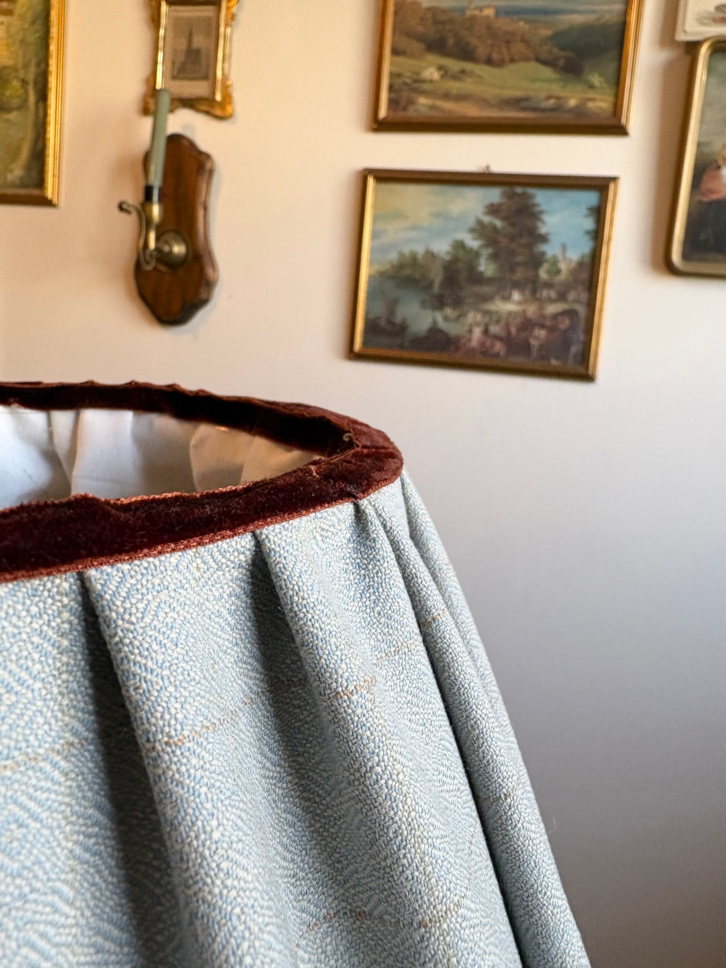 Lampe ancienne avec abat-jour tartan