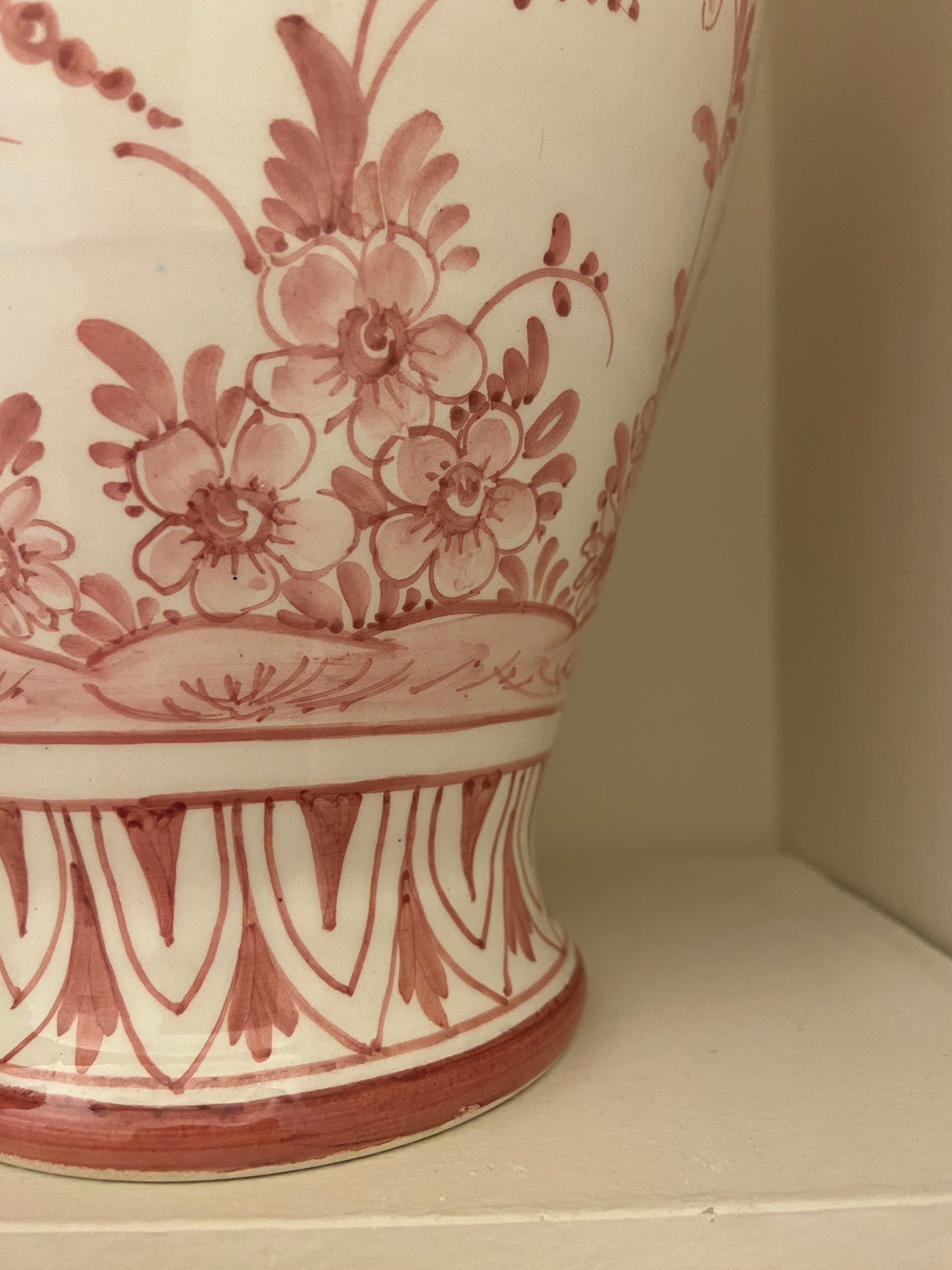 Urne peinte à la main