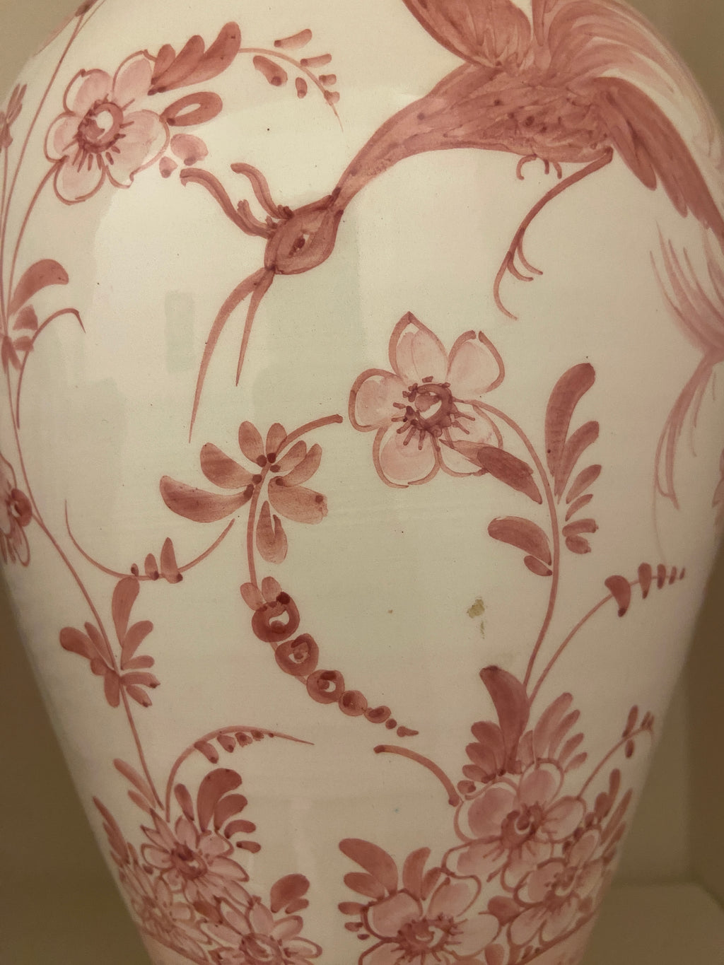 Urne peinte à la main