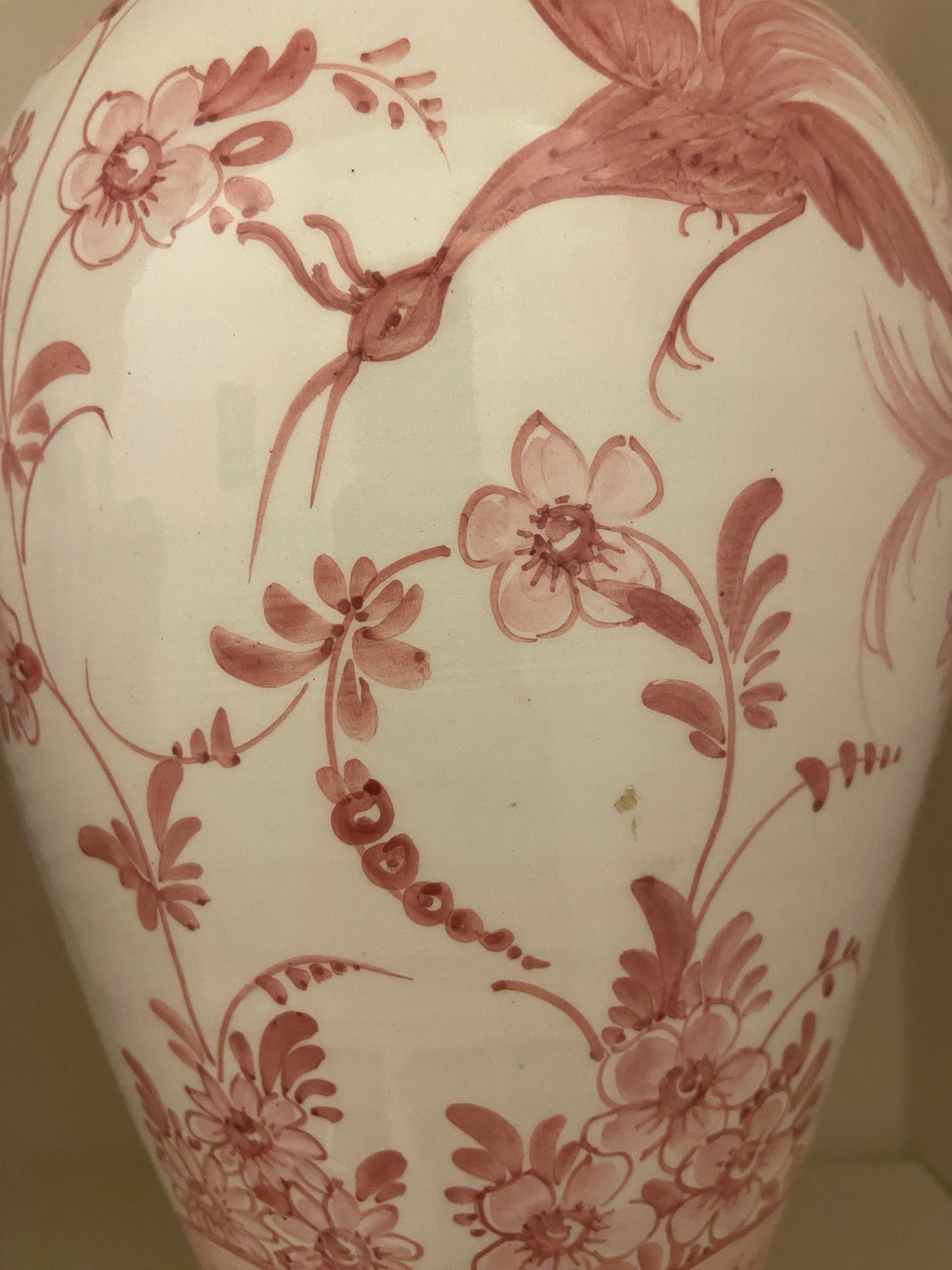 Urne peinte à la main