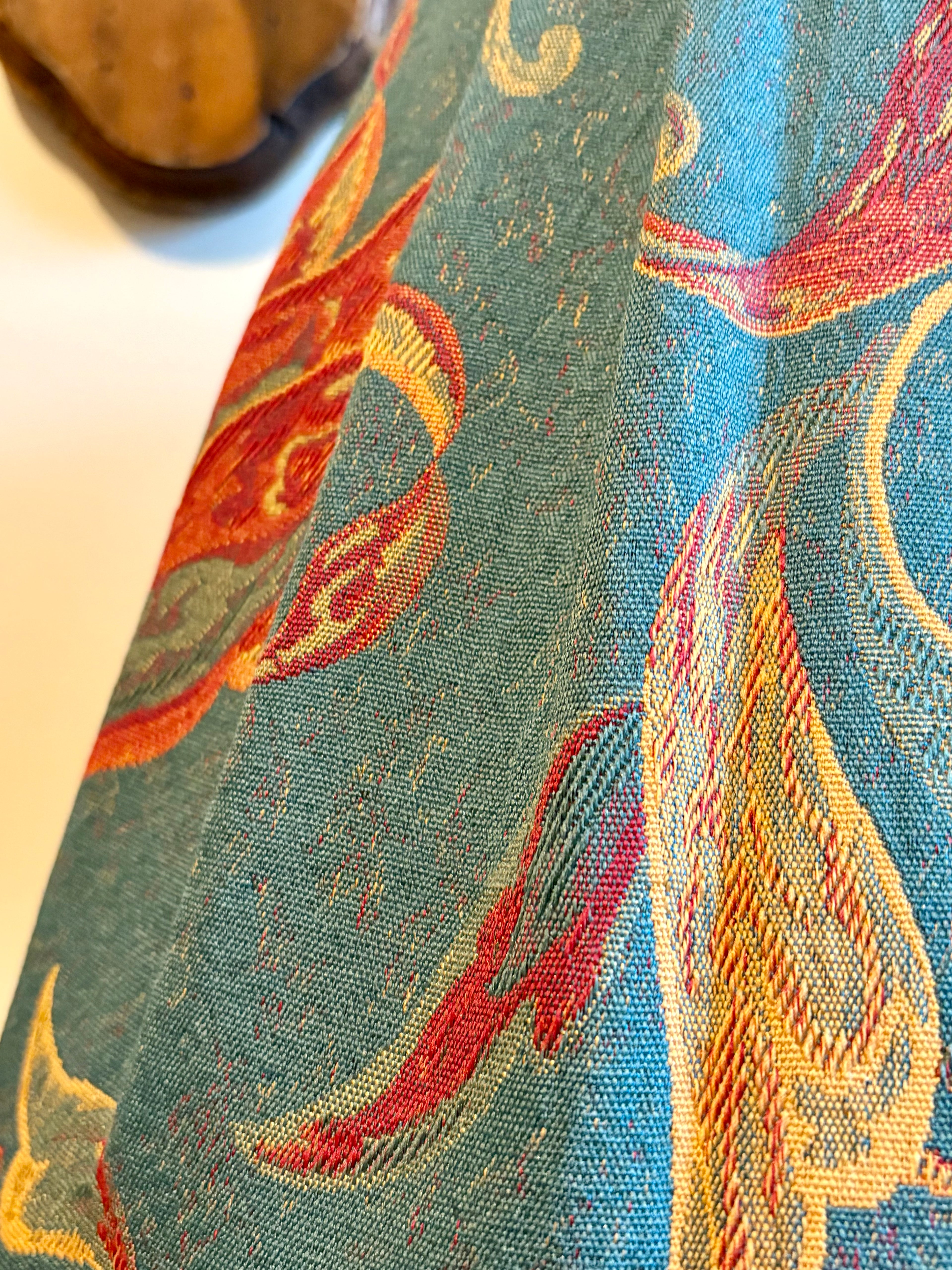 Lampe en laiton patiné – Abat-jour tapisserie vert sapin fait main