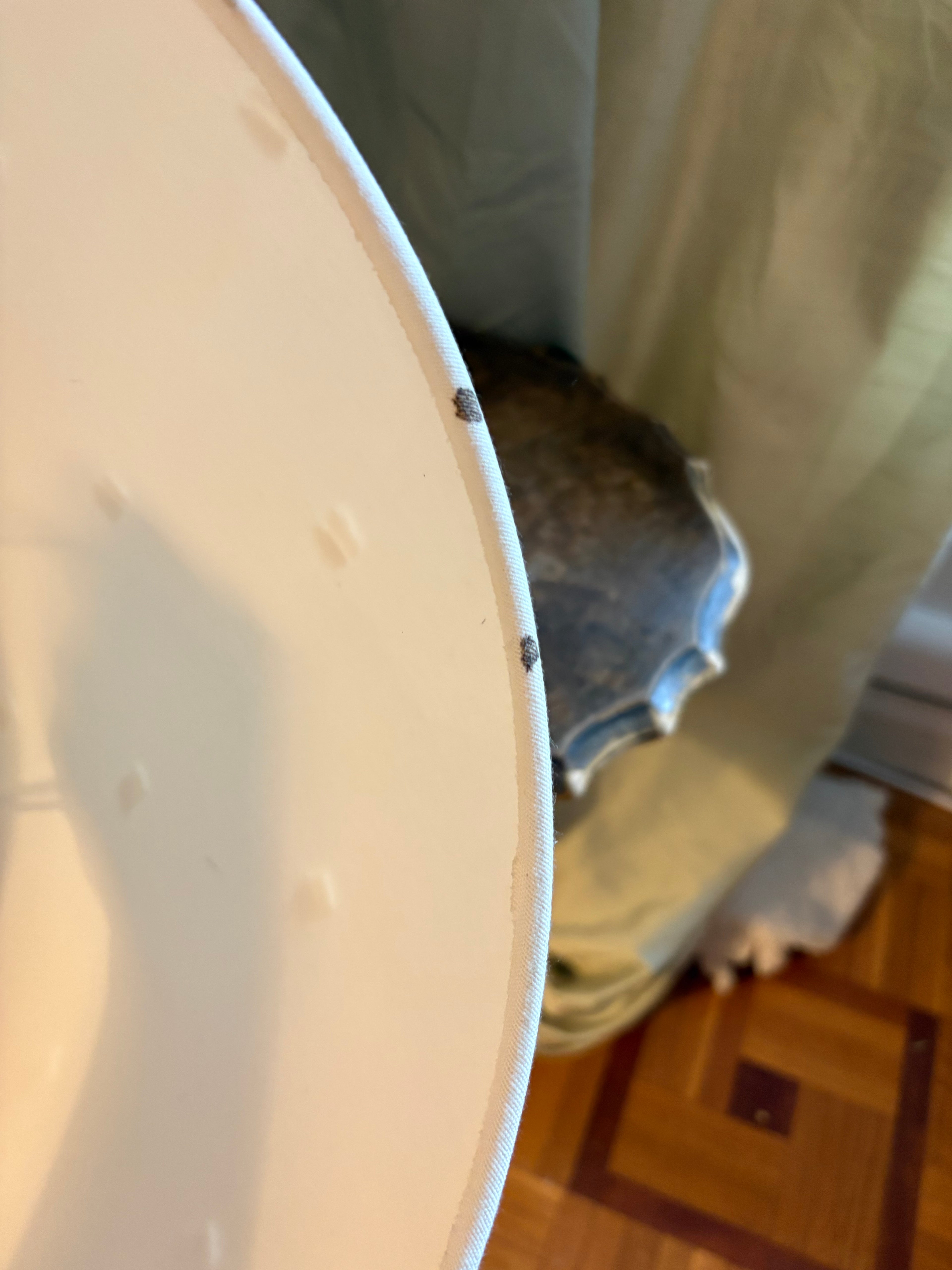 Abat-jour plumetis blanc