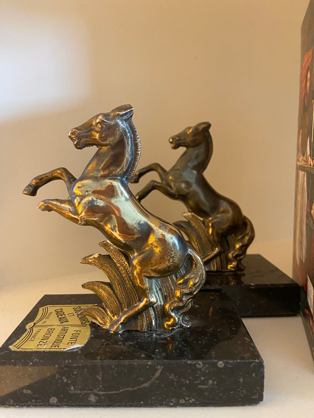 Duo de Cales-Livres en Marbre & Bronze – Cheval Cabré (12 cm)