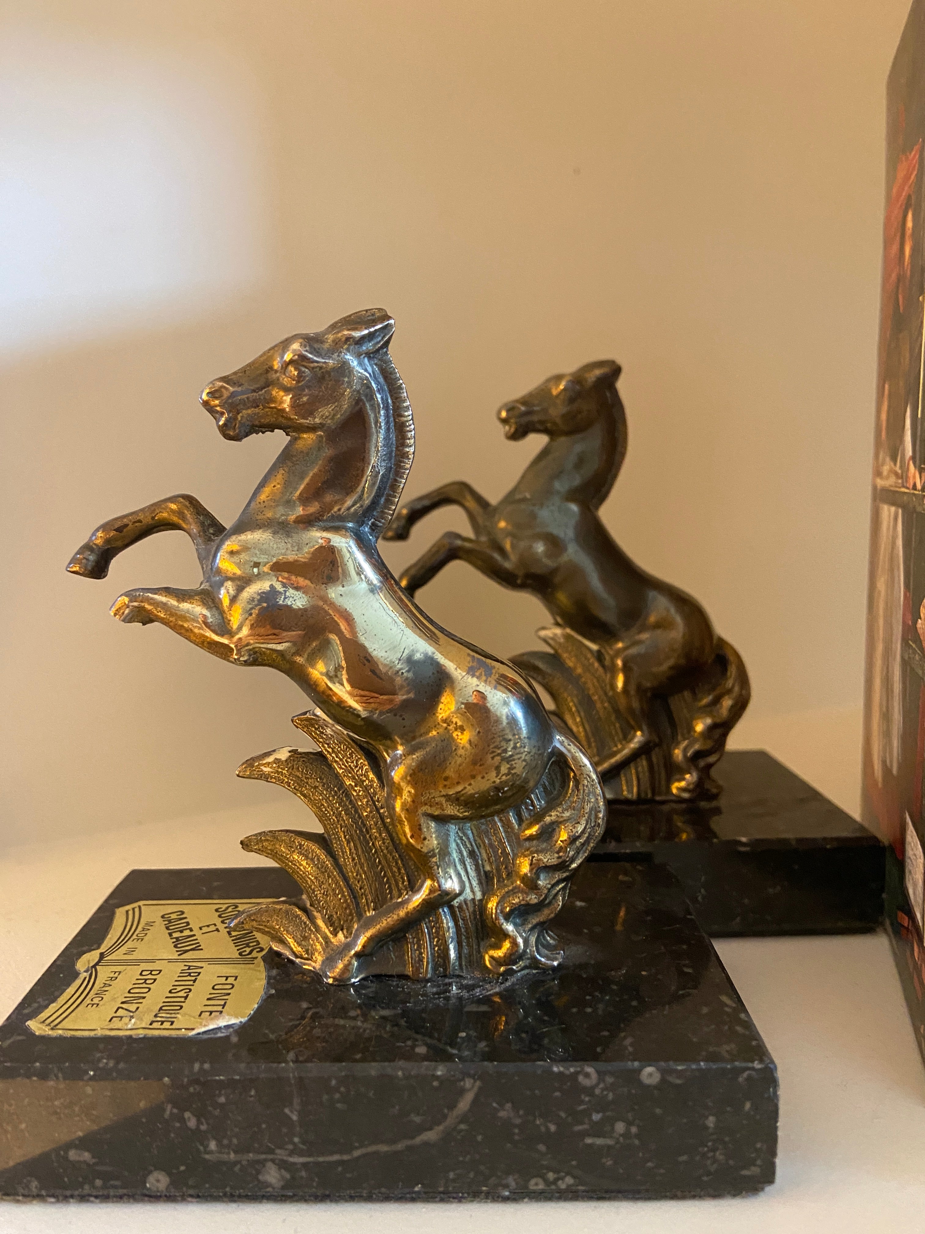 Duo de Cales-Livres en Marbre & Bronze – Cheval Cabré (12 cm)