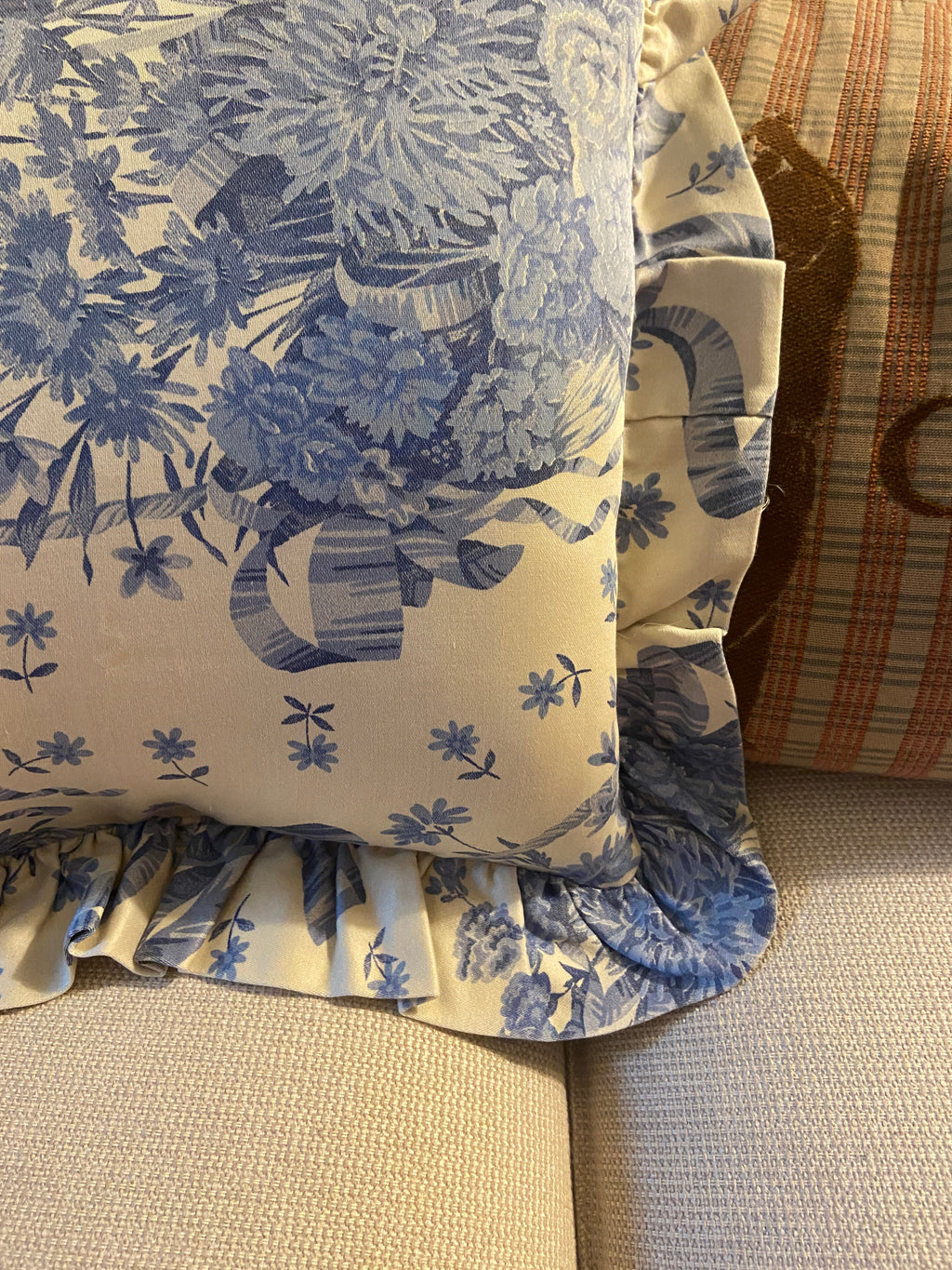 Housse de coussin vintage – 45 x 45 cm – motif floral bleu et blanc