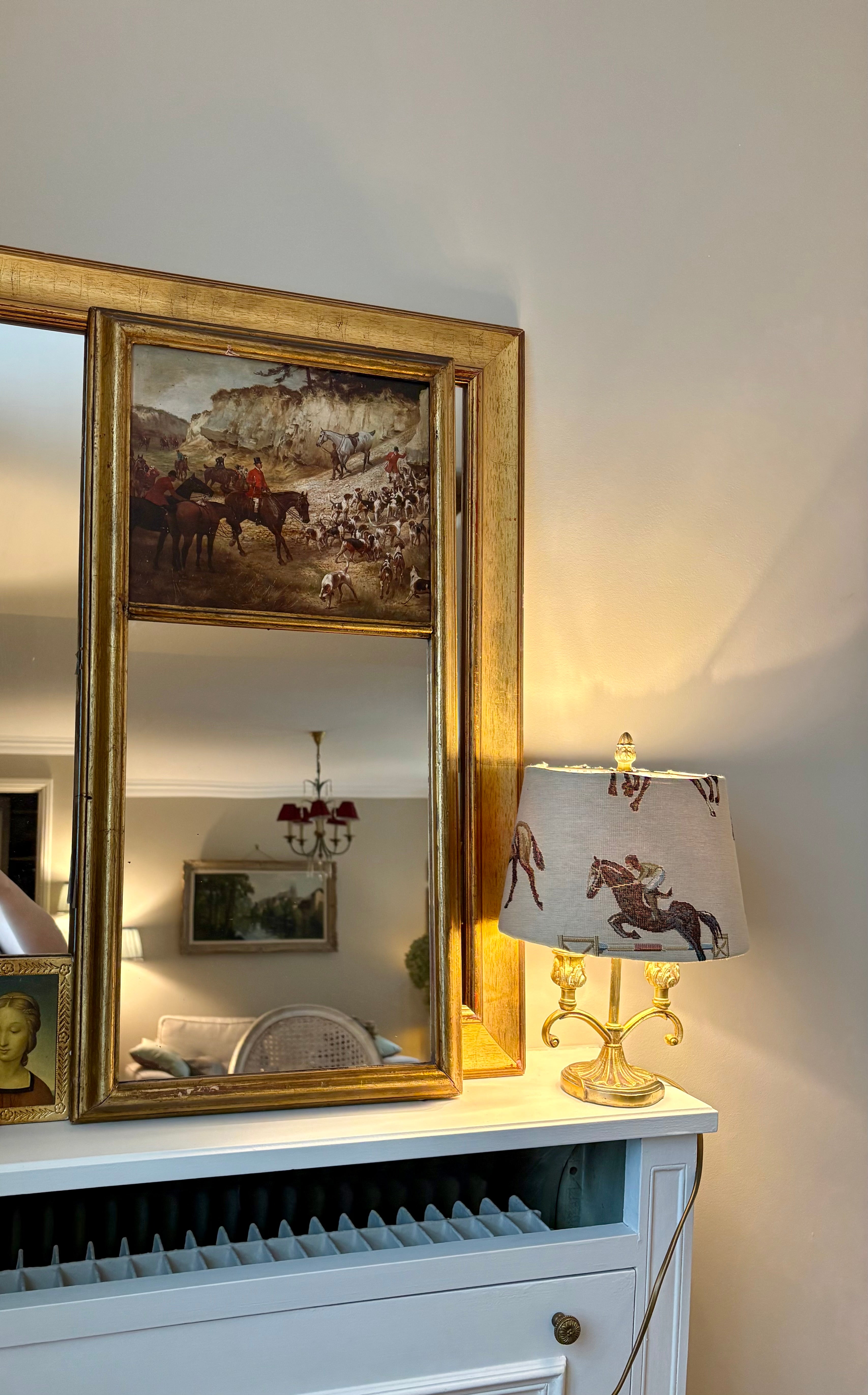 Trumeau ancien en bois doré – Scène de chasse