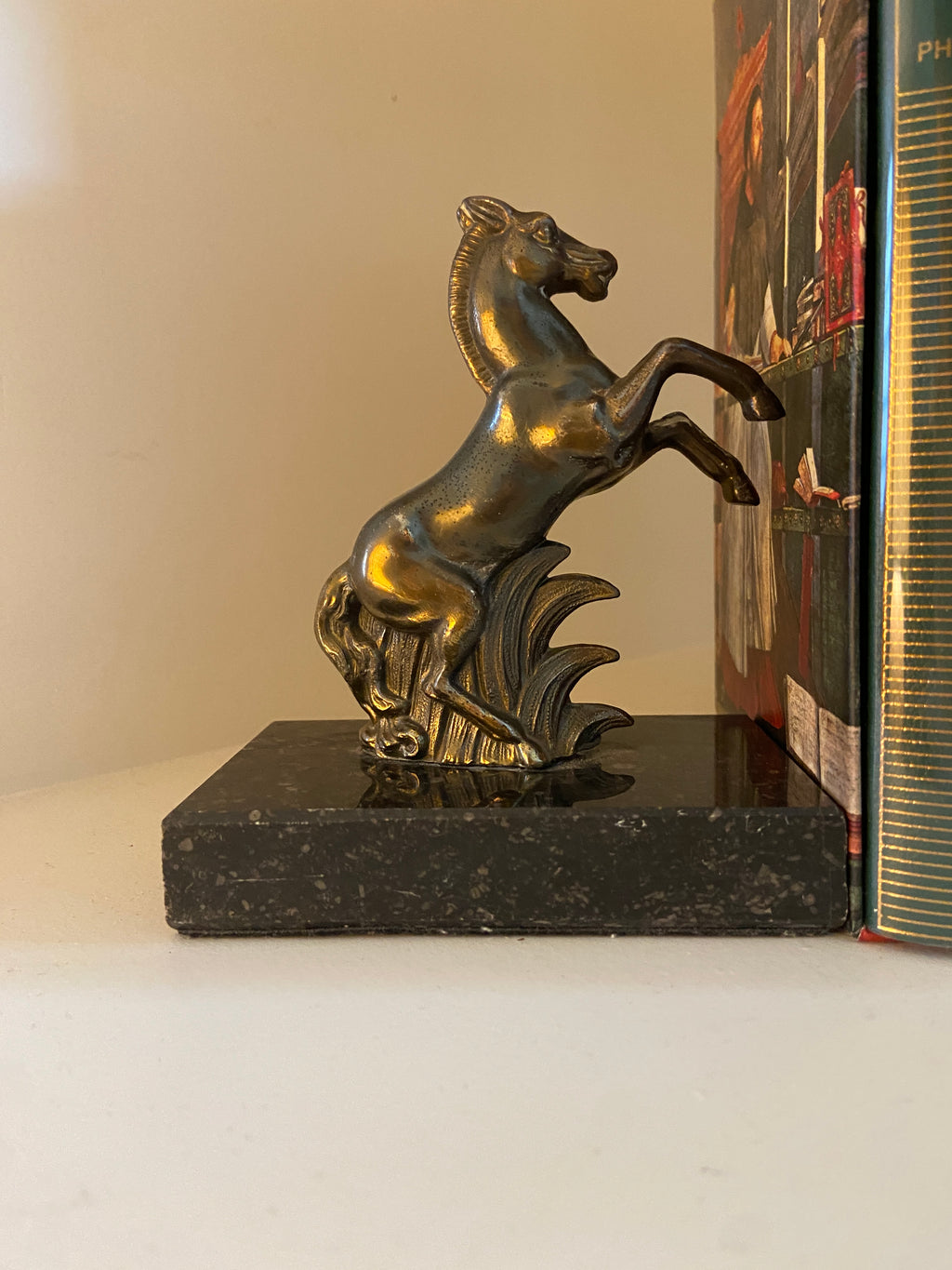 Duo de Cales-Livres en Marbre & Bronze – Cheval Cabré (12 cm)