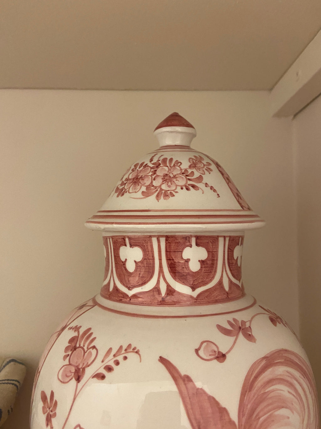 Urne peinte à la main