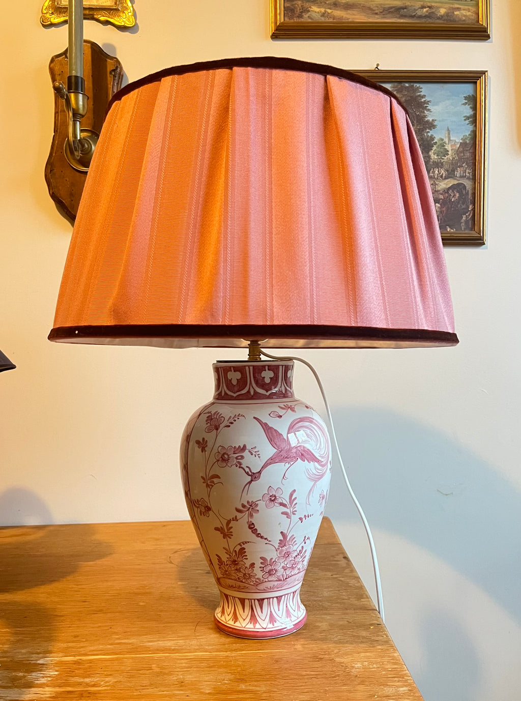 Lampe en céramique peinte à la main – pièce unique

Signée Marie Demeures