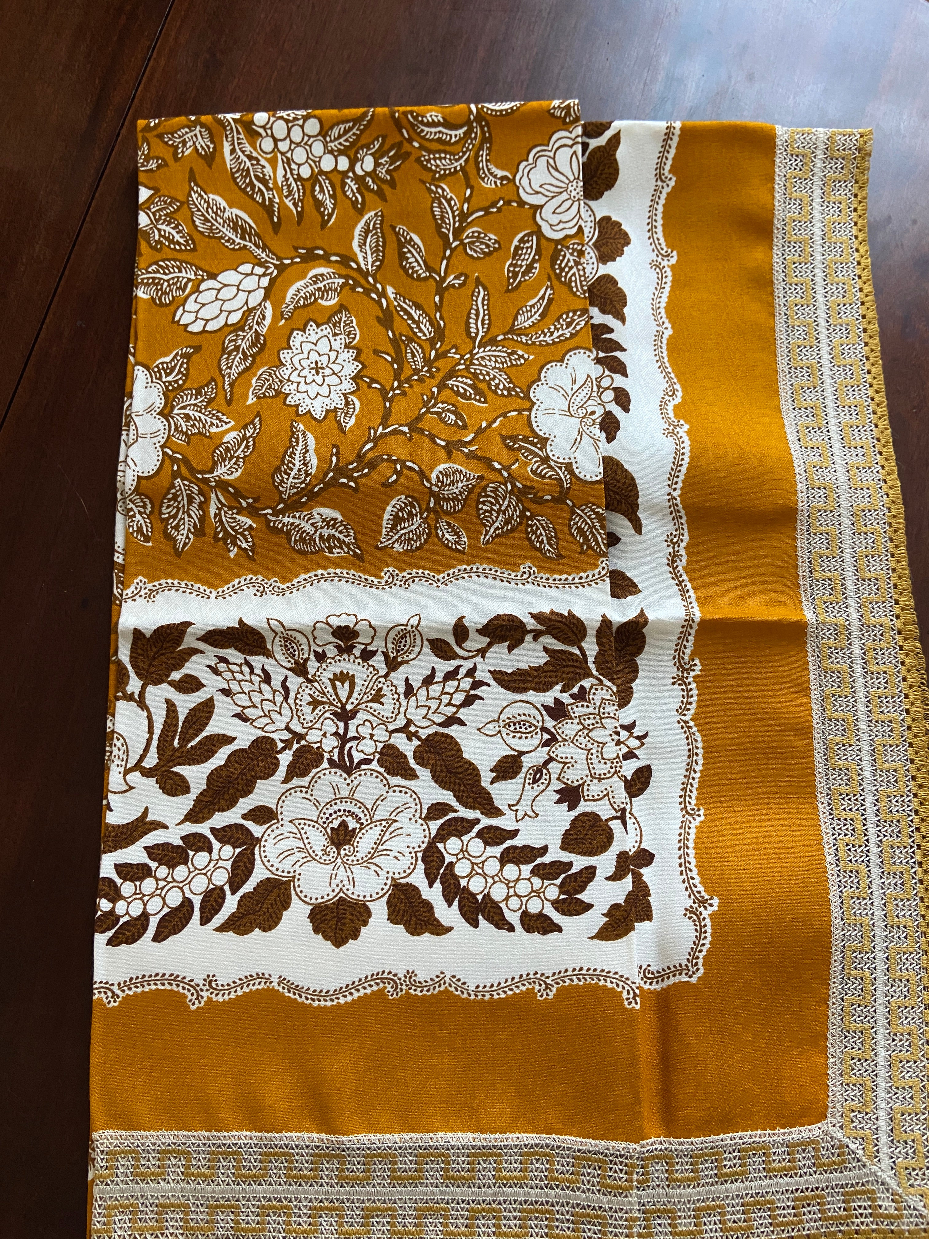 Nappe ancienne aux tons d’automne