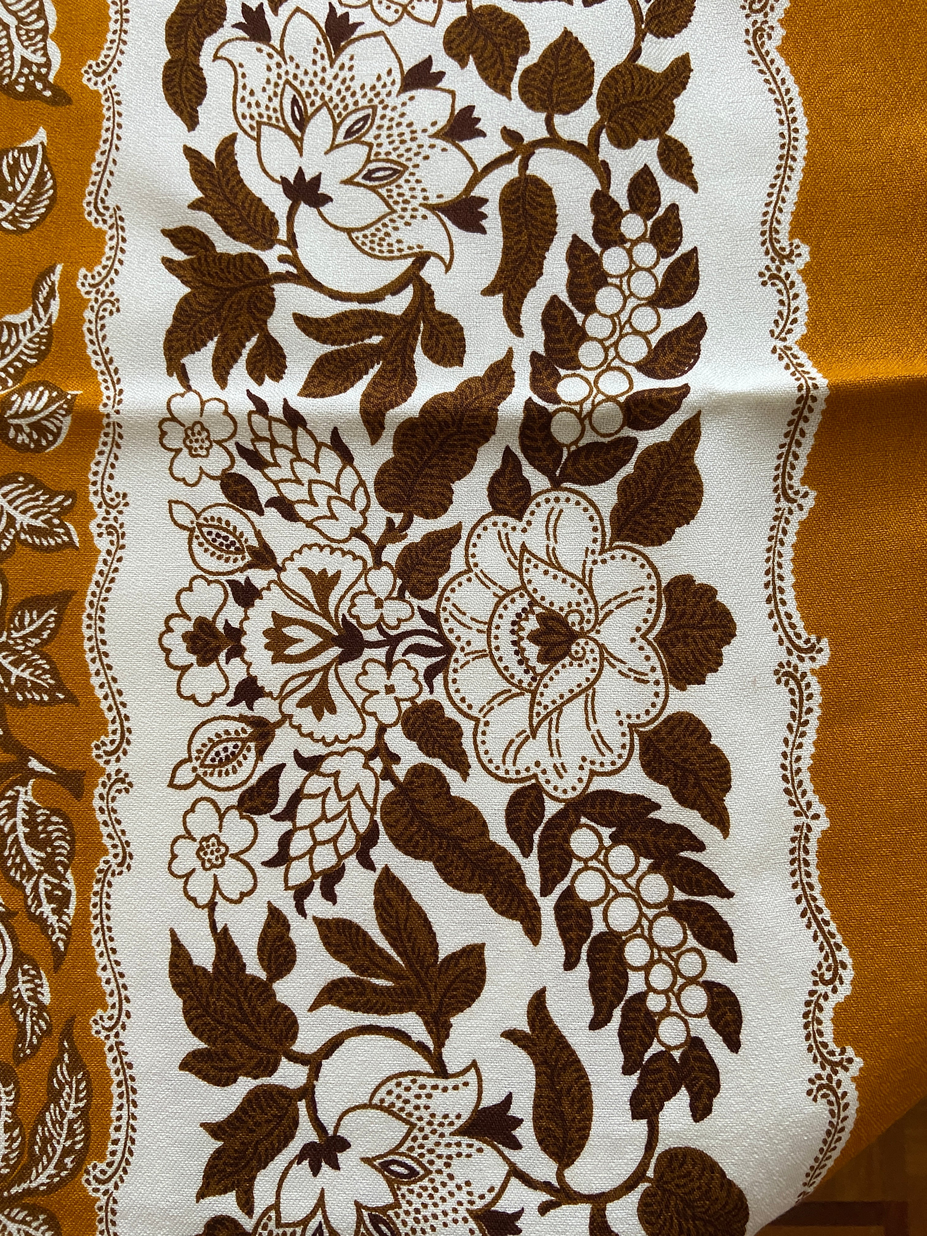 Nappe ancienne aux tons d’automne