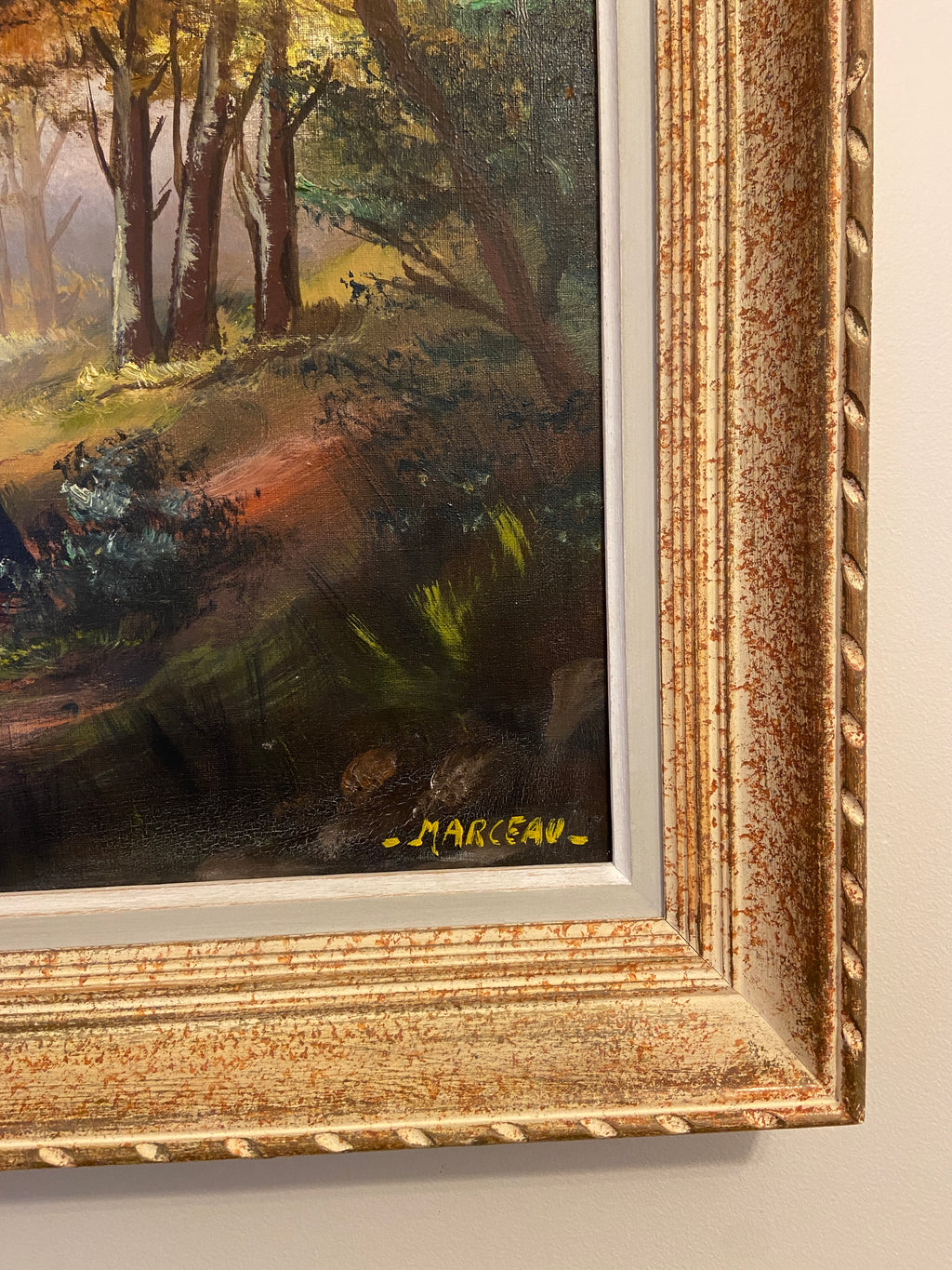 Grand tableau ancien “Sous-bois aux cerfs” — huile sur toile, cadre bois