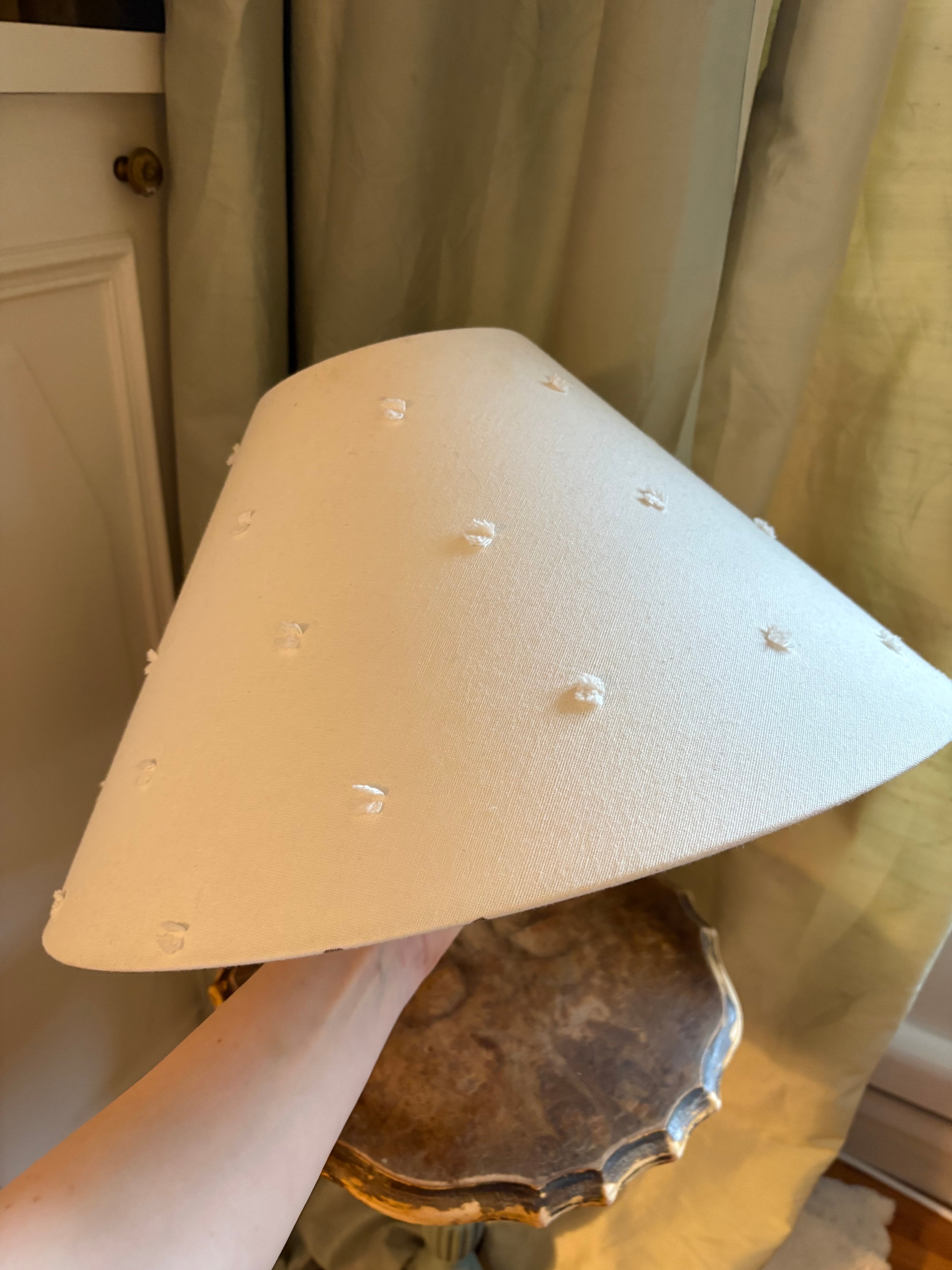 Abat-jour plumetis blanc