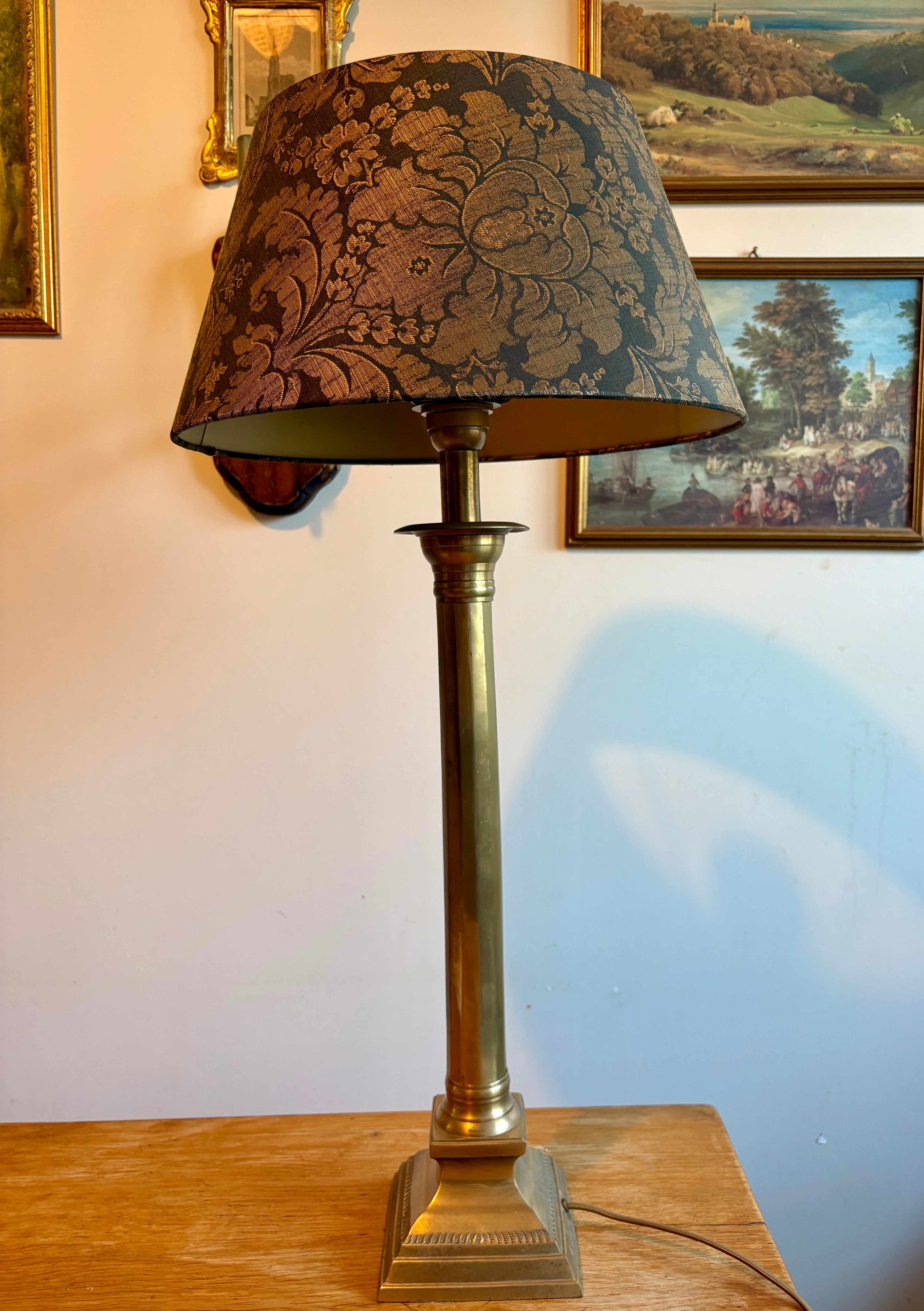 Lampe de table en laiton massif et abat-jour en brocart – 71 cm