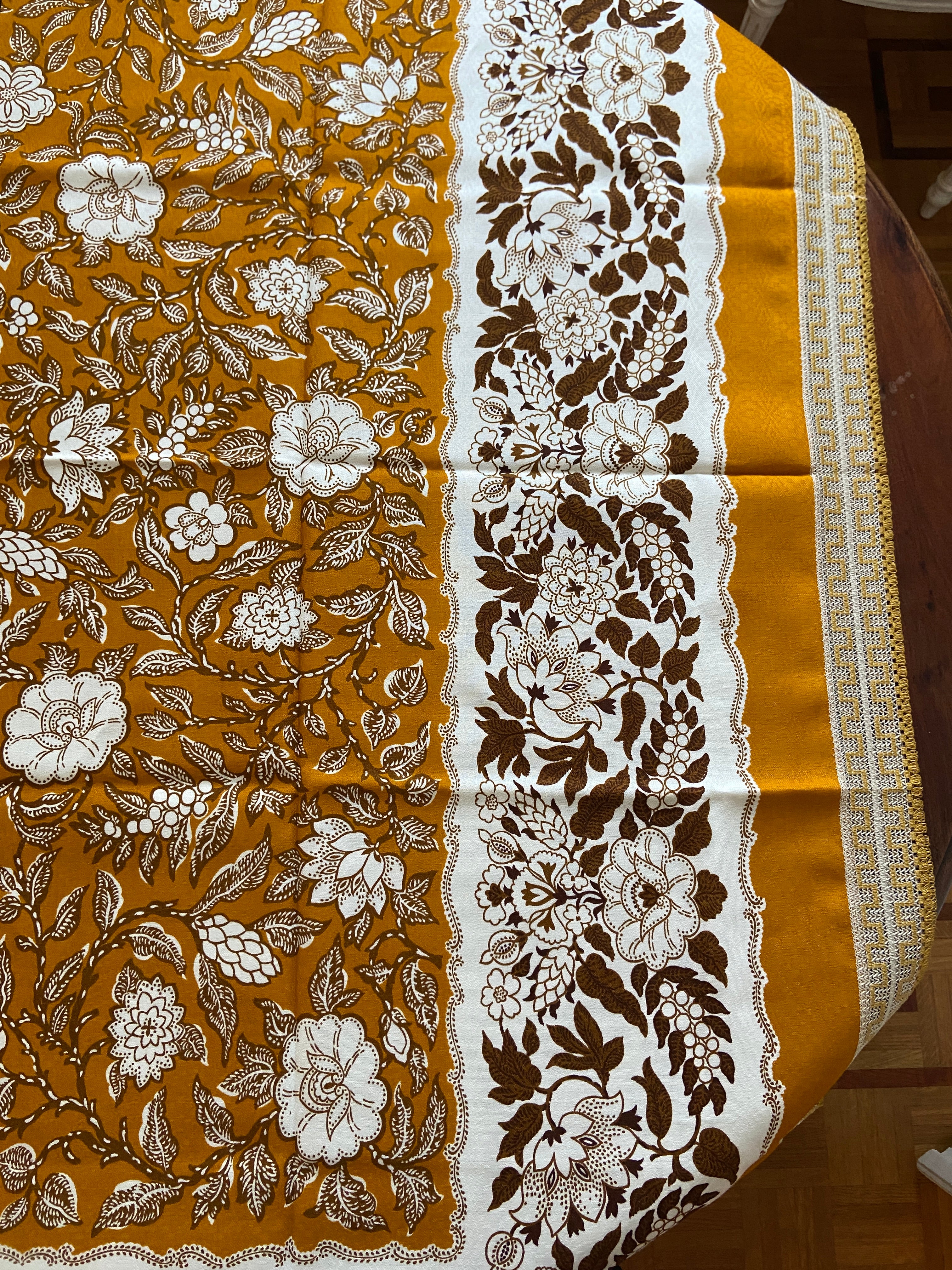 Nappe ancienne aux tons d’automne