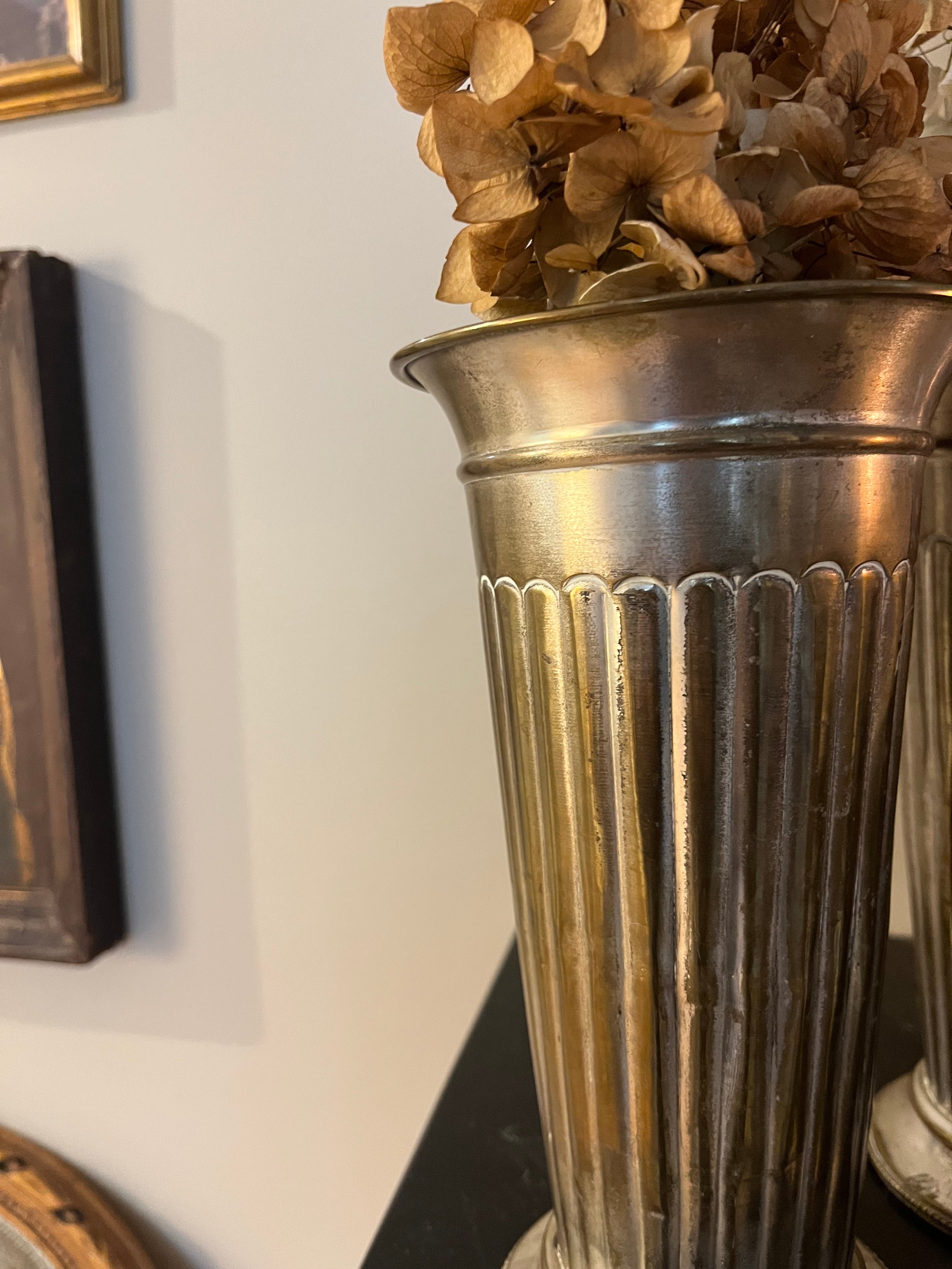 Paire de vases anciens laiton