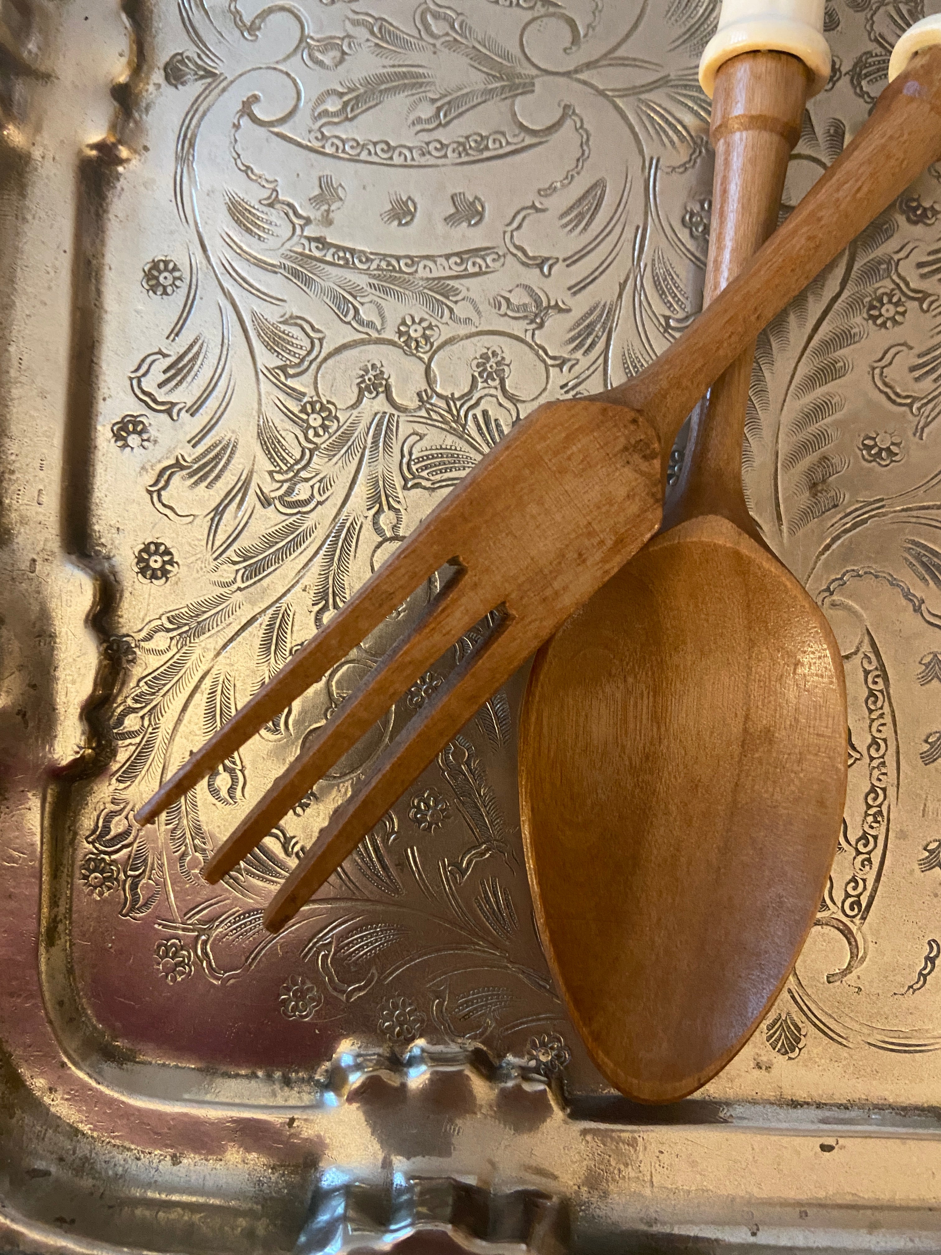 Paire de couvert vintage à servir bois et faïence