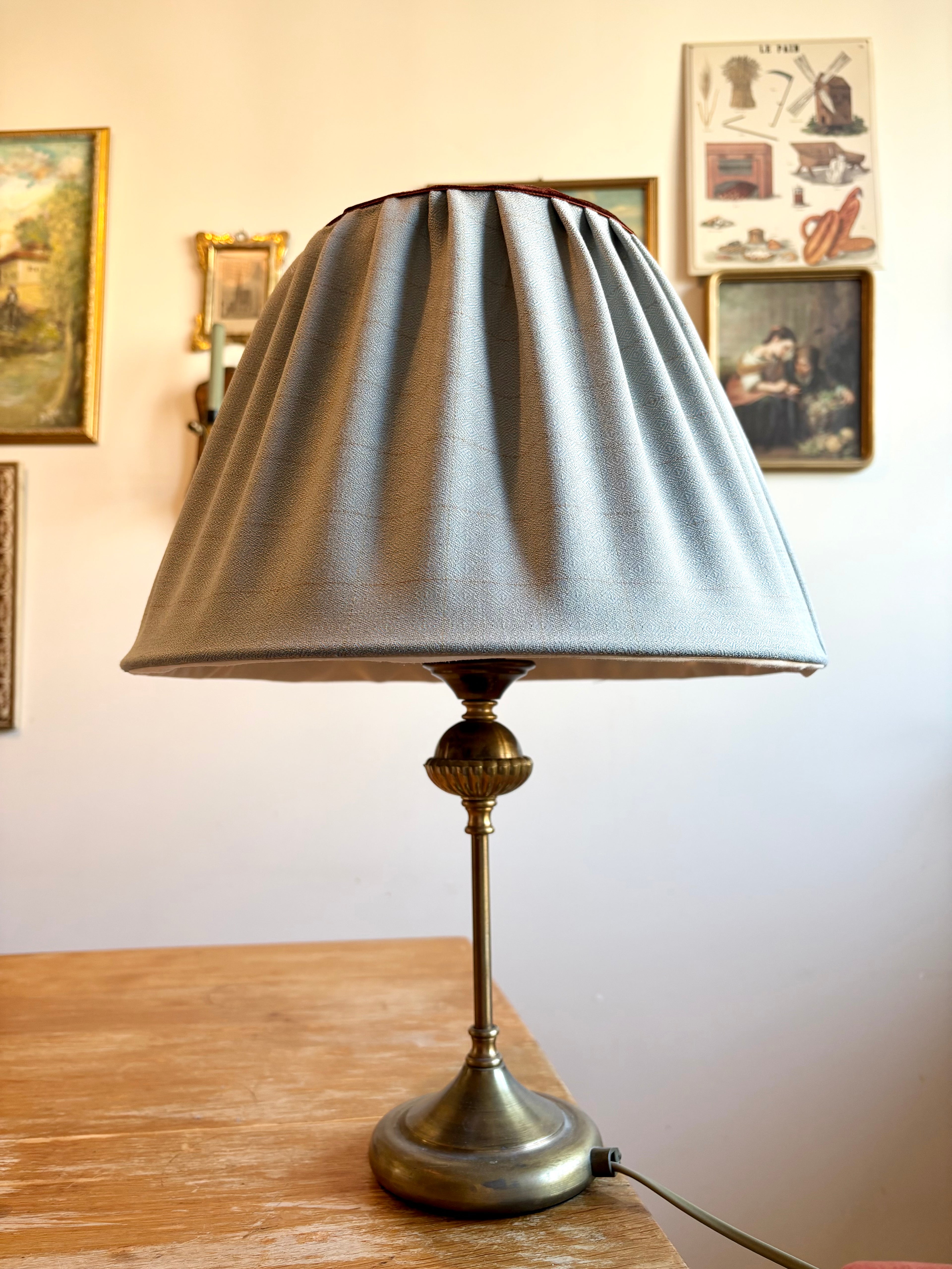 Lampe ancienne avec abat-jour tartan