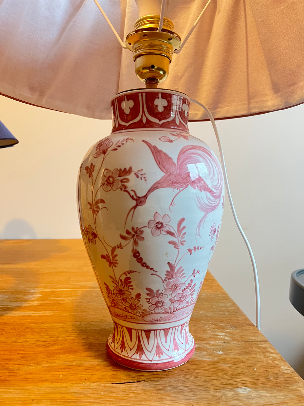 Lampe en céramique peinte à la main – pièce unique

Signée Marie Demeures