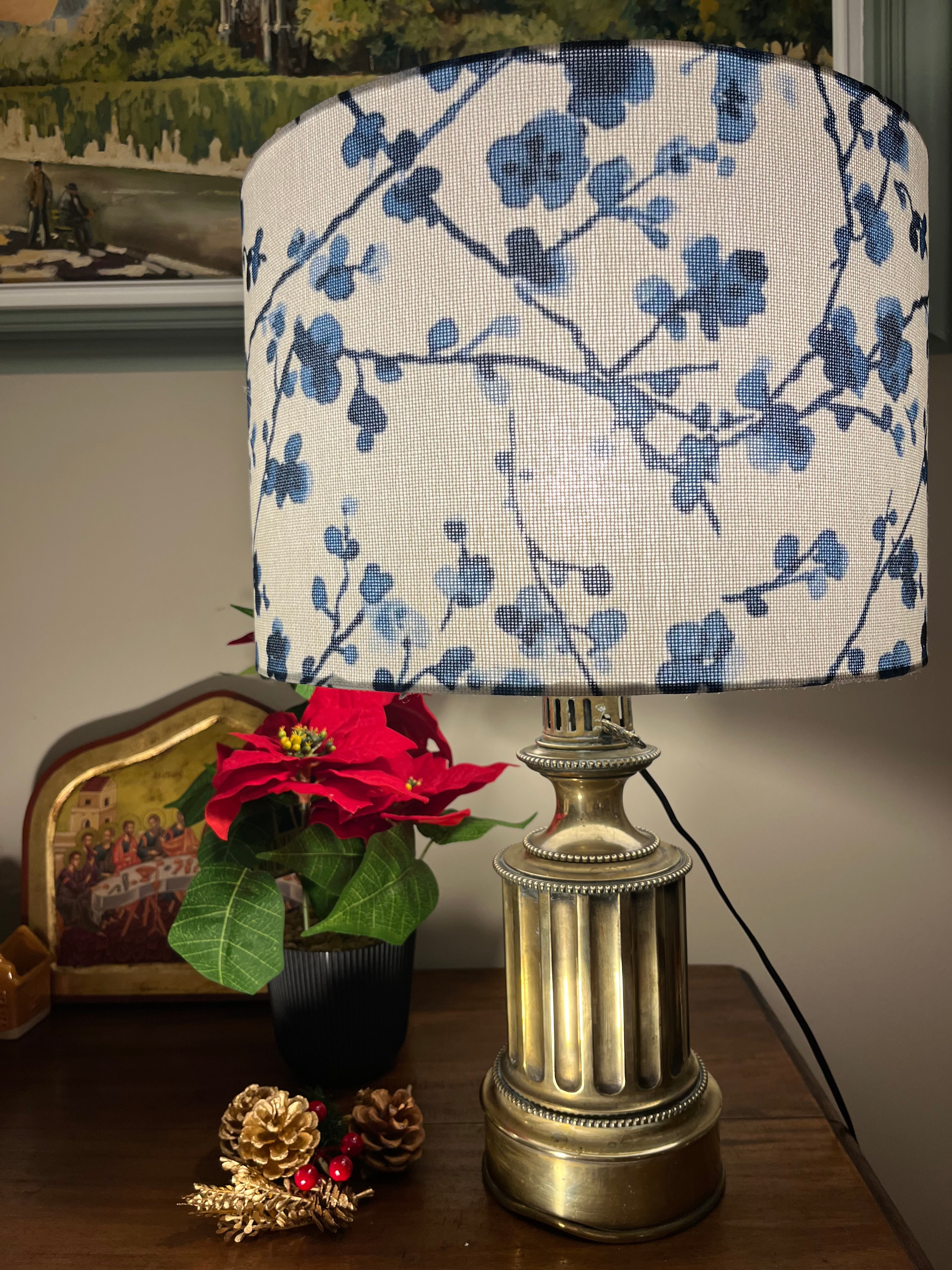 Lampe ancienne en laiton et son abat-jour– Style Louis XVI