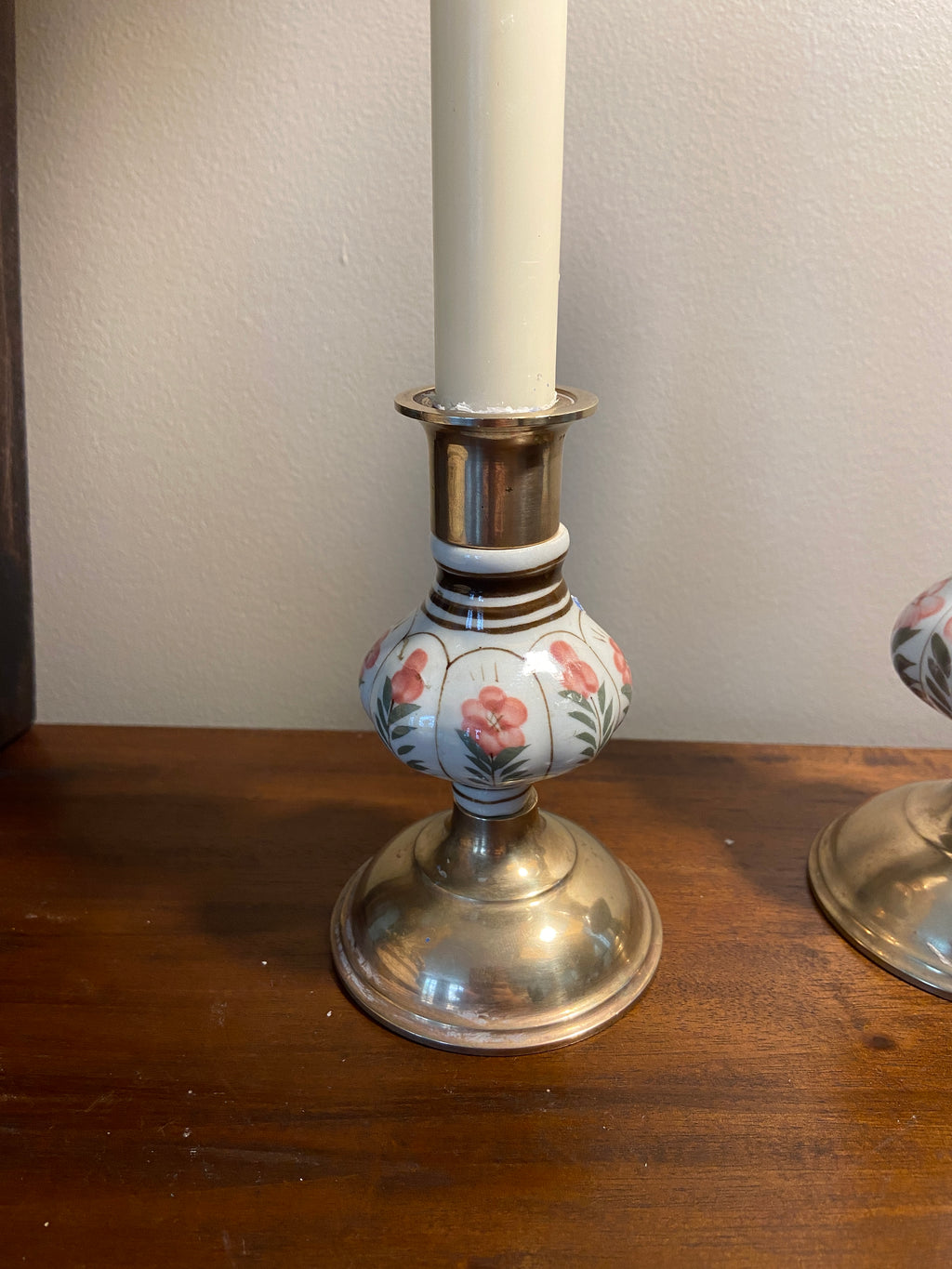 Paire de bougeoirs laiton et céramique