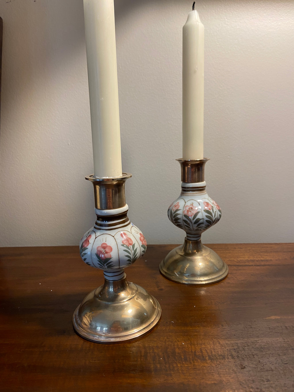Paire de bougeoirs laiton et céramique