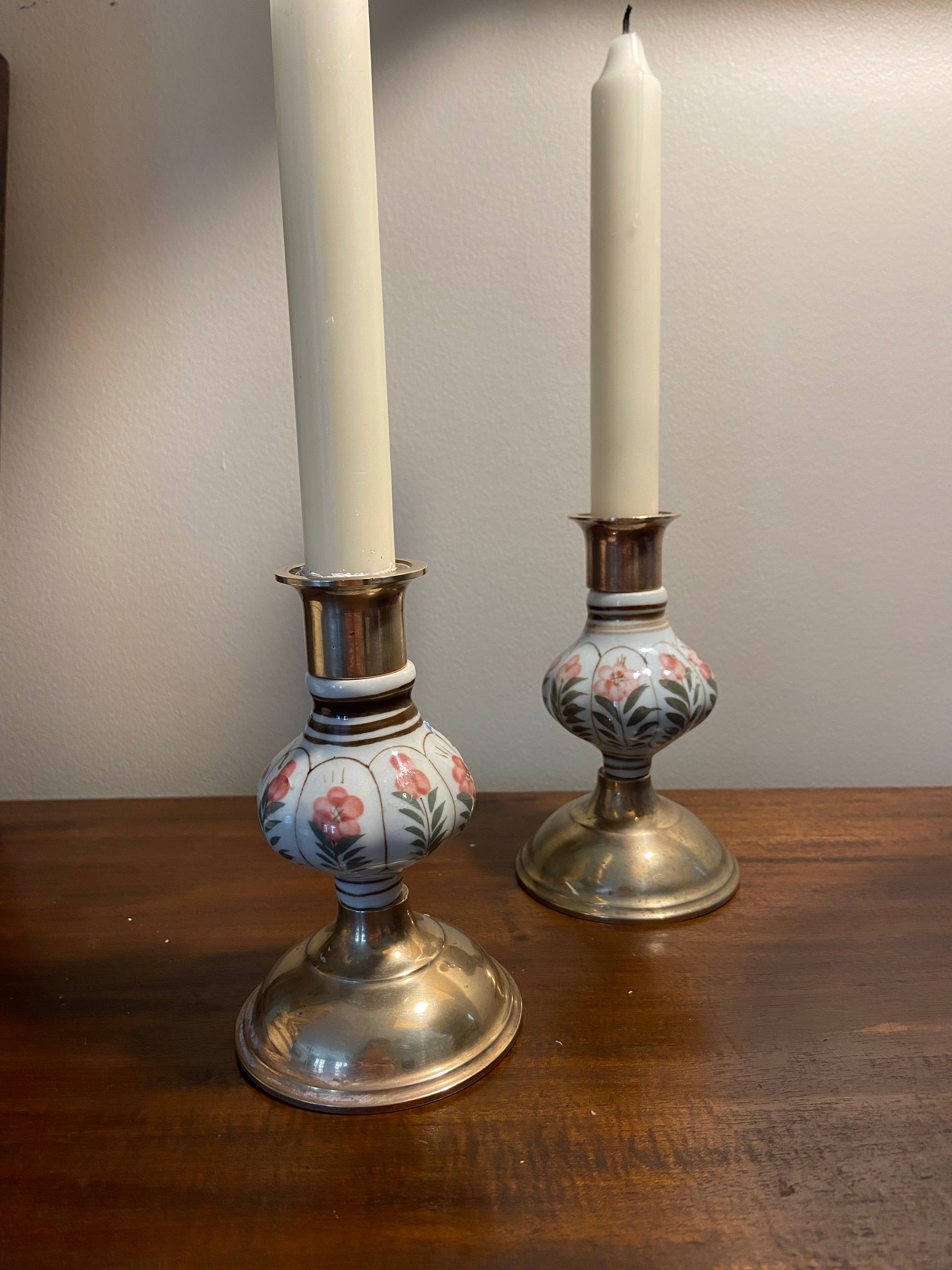 Paire de bougeoirs laiton et céramique