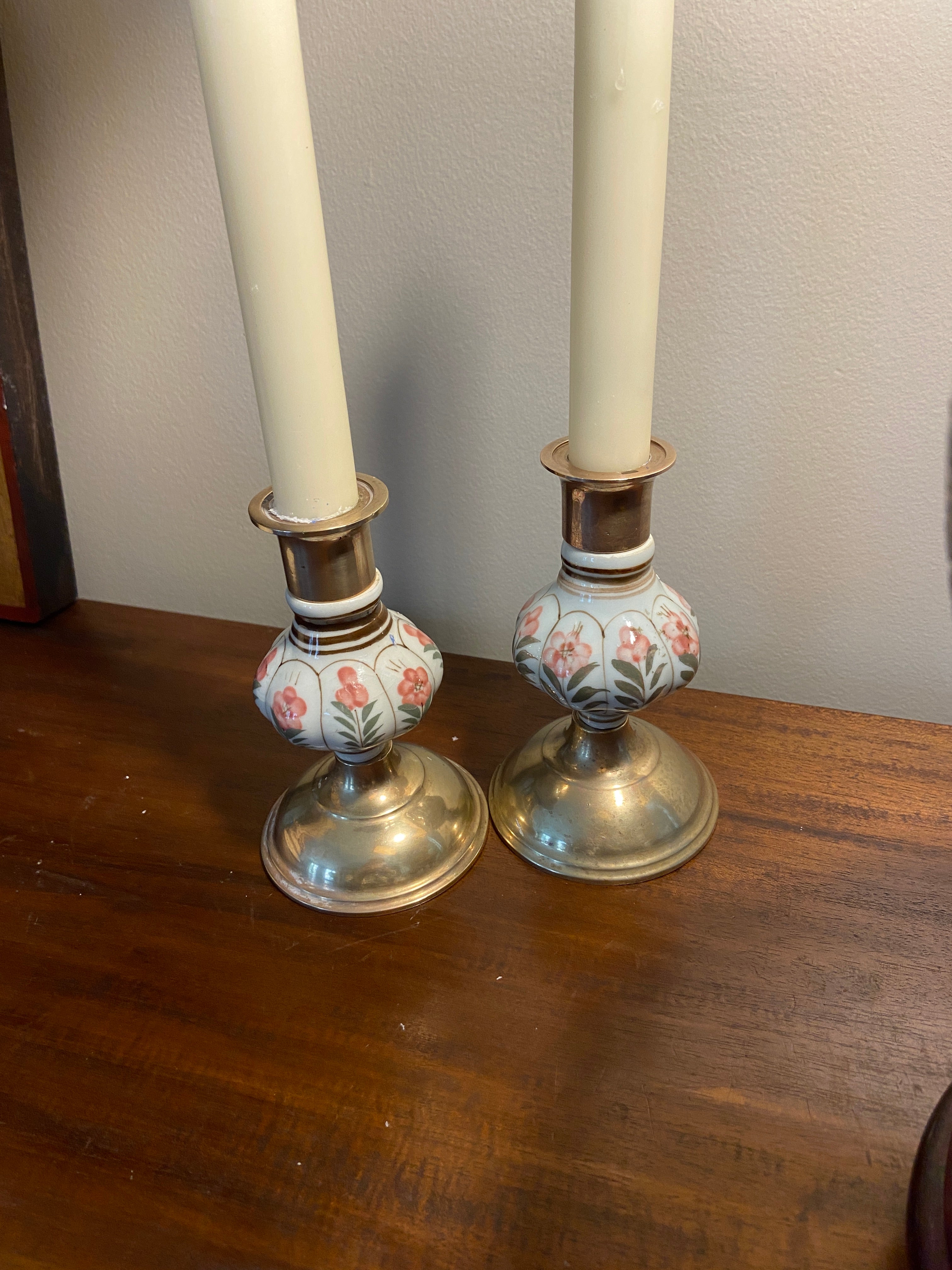 Paire de bougeoirs laiton et céramique
